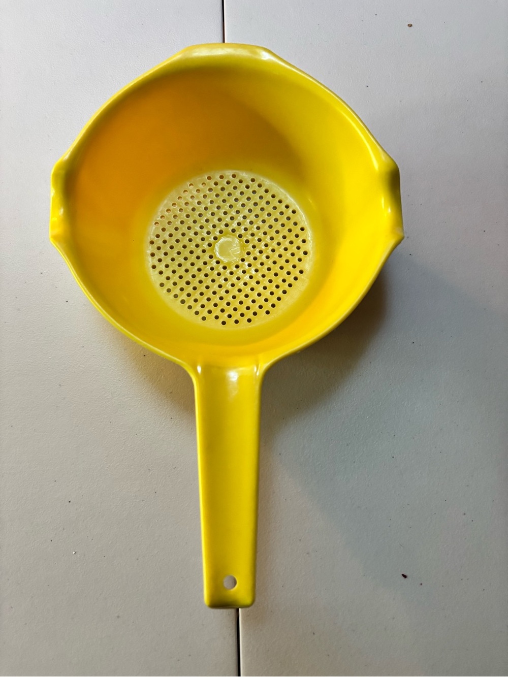 Rubbermaid 2930 Yellow Strainer/Colander